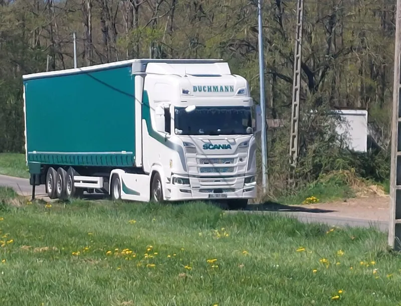 Auvergne Kota, l'histoire commence arrivée du kota-Auvergne Kota-hébergement insolite-séjour-week-end famille-cabane en bois-détente-loisirs-écotourisme-tourisme-kota finlandais-Vichy-Brugheas-Bellerive sur allier-Auvergne