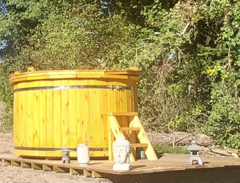 décoration autour du bain-Auvergne Kota-hébergement insolite-séjour-week-end famille-cabane en bois-détente-loisirs-écotourisme-tourisme-kota finlandais-Vichy-Brugheas-Bellerive sur allier-Auvergne