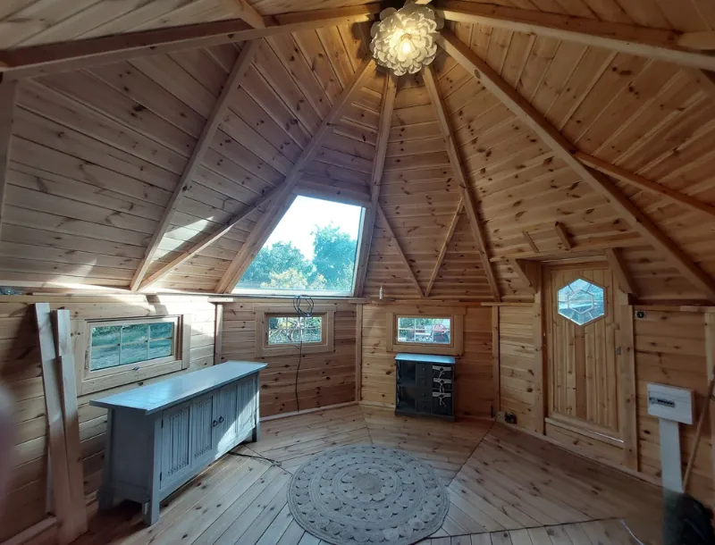 l'électricité se termine-Auvergne Kota-hébergement insolite-séjour-week-end famille-cabane en bois-détente-loisirs-écotourisme-tourisme-kota finlandais-Vichy-Brugheas-Bellerive sur allier-Auvergne